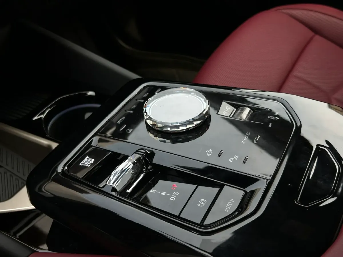 2025 BMW 5 Series 2.0T 258HP L4 8AT,autocango,china used car exporter,china ev exporter,chinese used car exporter,chinese used ev exporter