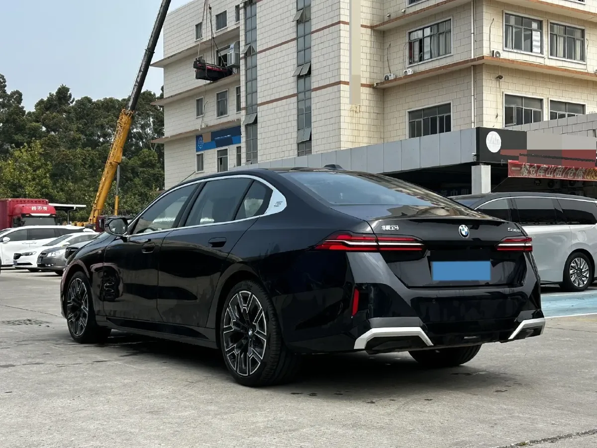 2025 BMW 5 Series 2.0T 258HP L4 8AT,autocango,china used car exporter,china ev exporter,chinese used car exporter,chinese used ev exporter