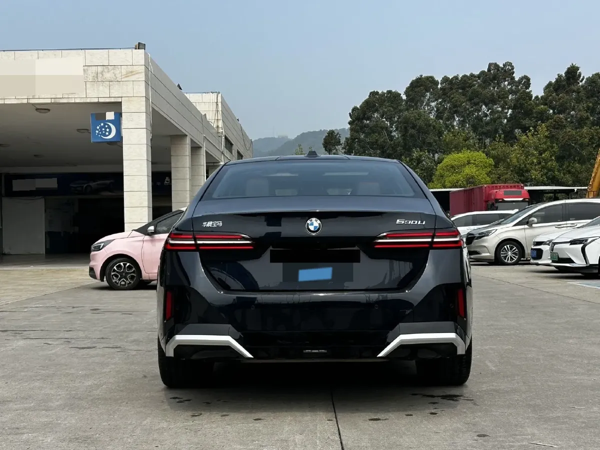 2025 BMW 5 Series 2.0T 258HP L4 8AT,autocango,china used car exporter,china ev exporter,chinese used car exporter,chinese used ev exporter