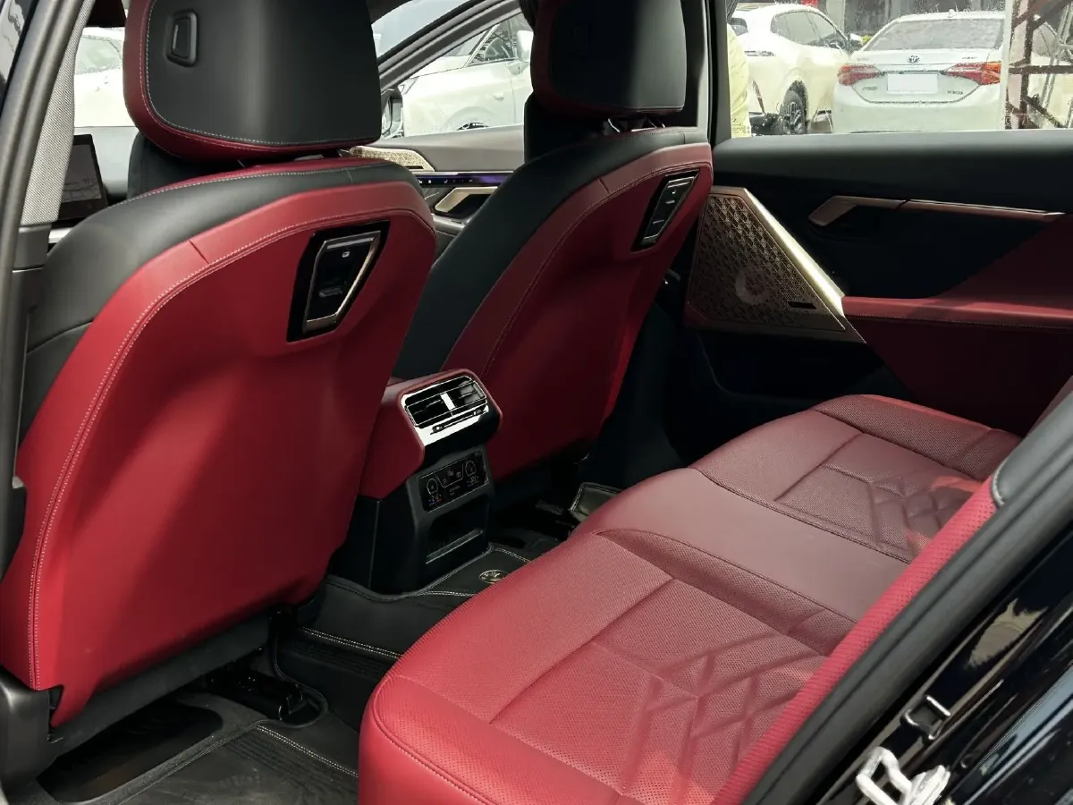 2025 BMW 5 Series 2.0T 258HP L4 8AT,autocango,china used car exporter,china ev exporter,chinese used car exporter,chinese used ev exporter