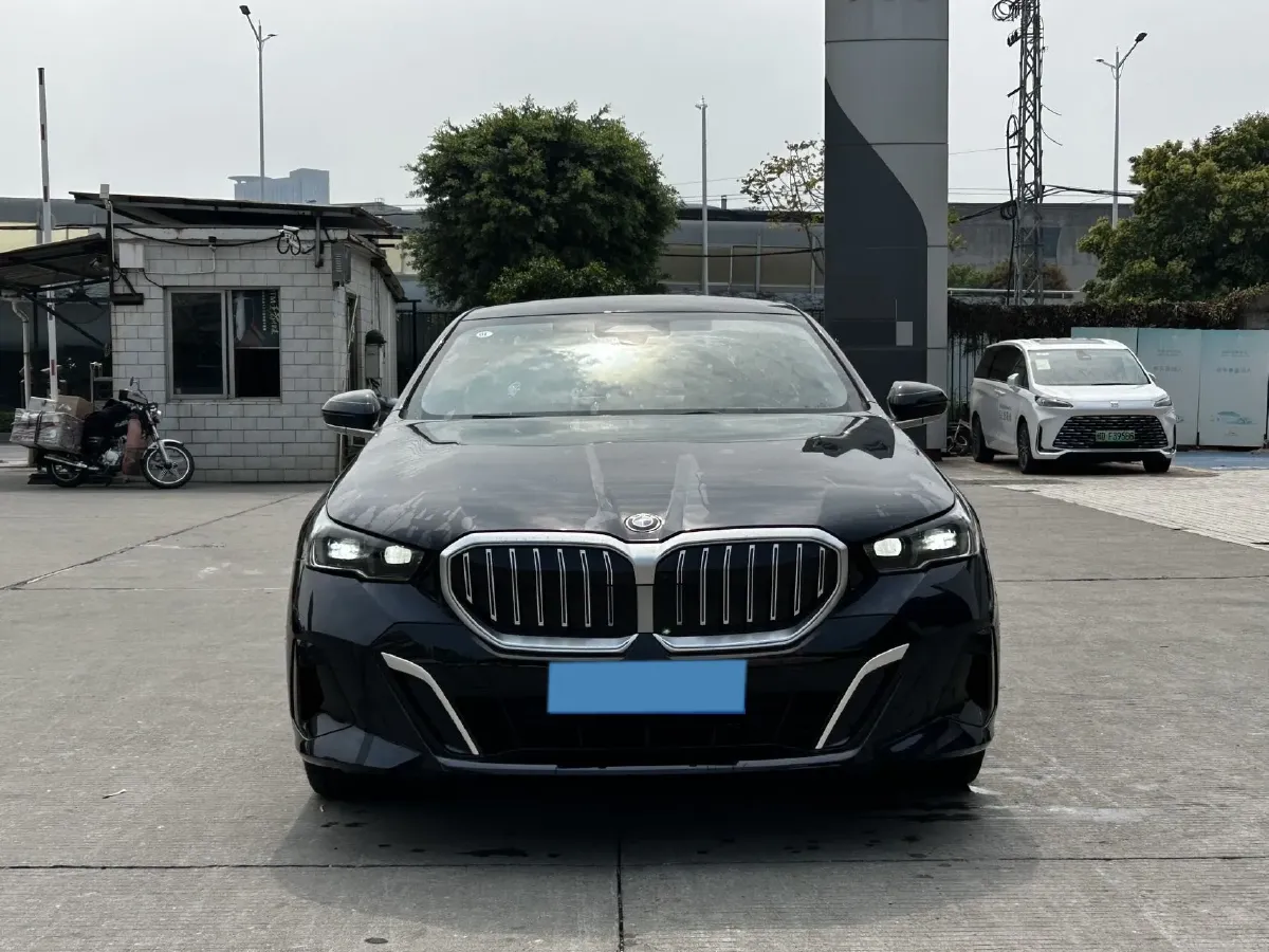2025 BMW 5 Series 2.0T 258HP L4 8AT,autocango,china used car exporter,china ev exporter,chinese used car exporter,chinese used ev exporter