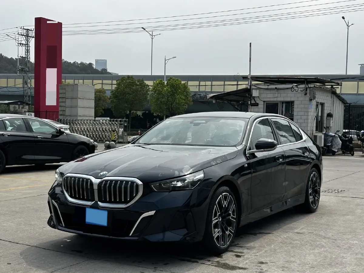 2025 BMW 5 Series 2.0T 258HP L4 8AT,autocango,china used car exporter,china ev exporter,chinese used car exporter,chinese used ev exporter