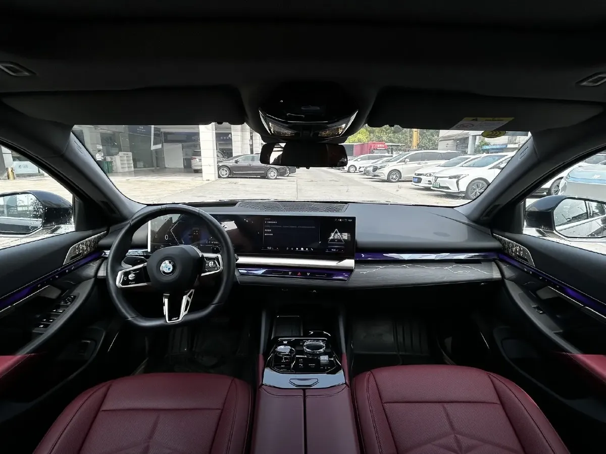 2025 BMW 5 Series 2.0T 258HP L4 8AT,autocango,china used car exporter,china ev exporter,chinese used car exporter,chinese used ev exporter