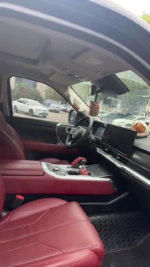 2024 Tank 400 2.0T 252HP L4 9AT PHEV 36.7/37.1KWH,autocango,china used car exporter,china ev exporter,chinese used car exporter,chinese used ev exporter