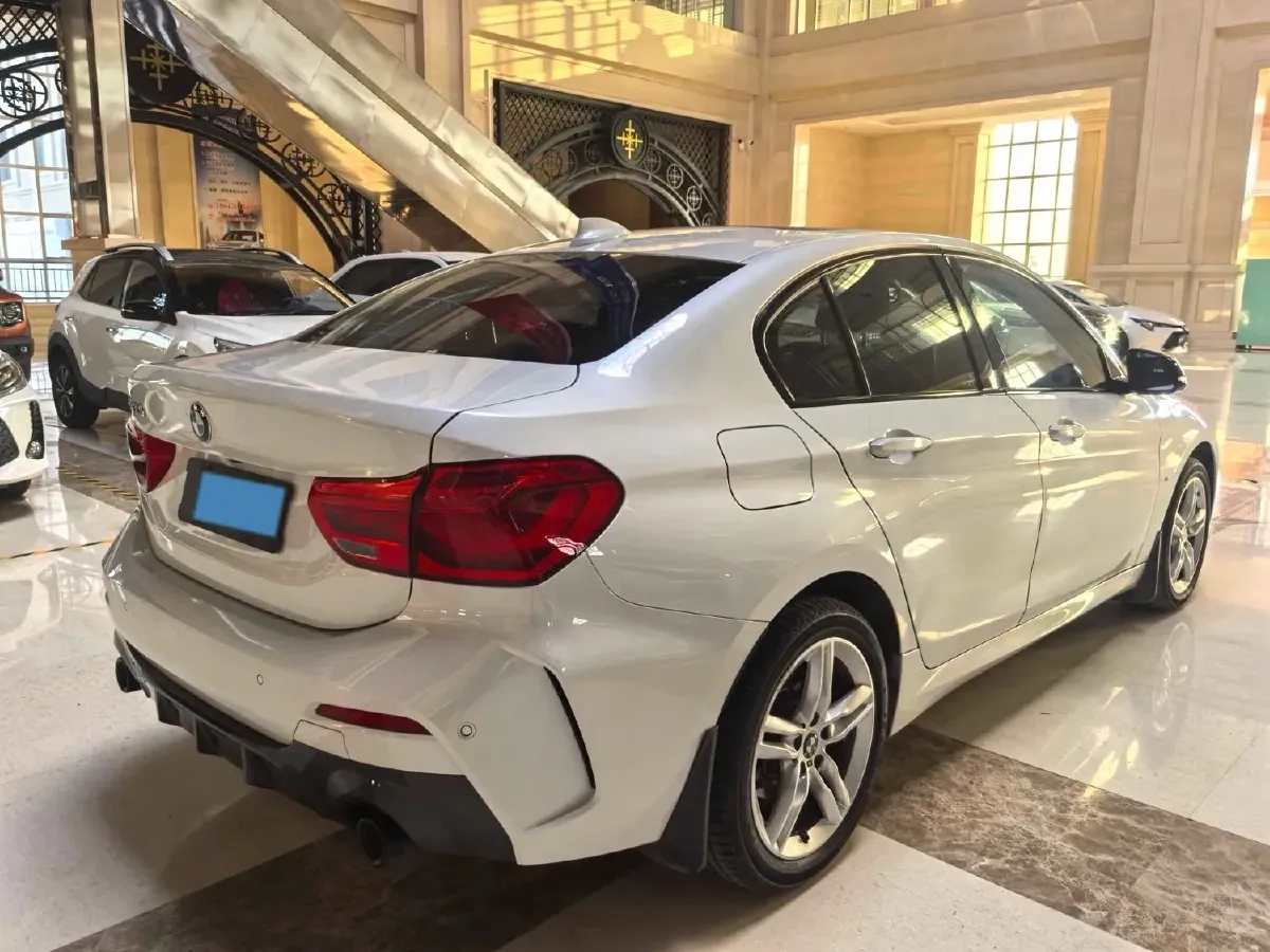 2022 BMW 1 Series 1.5T 140HP L3 7DCT,autocango,china used car exporter,china ev exporter,chinese used car exporter,chinese used ev exporter