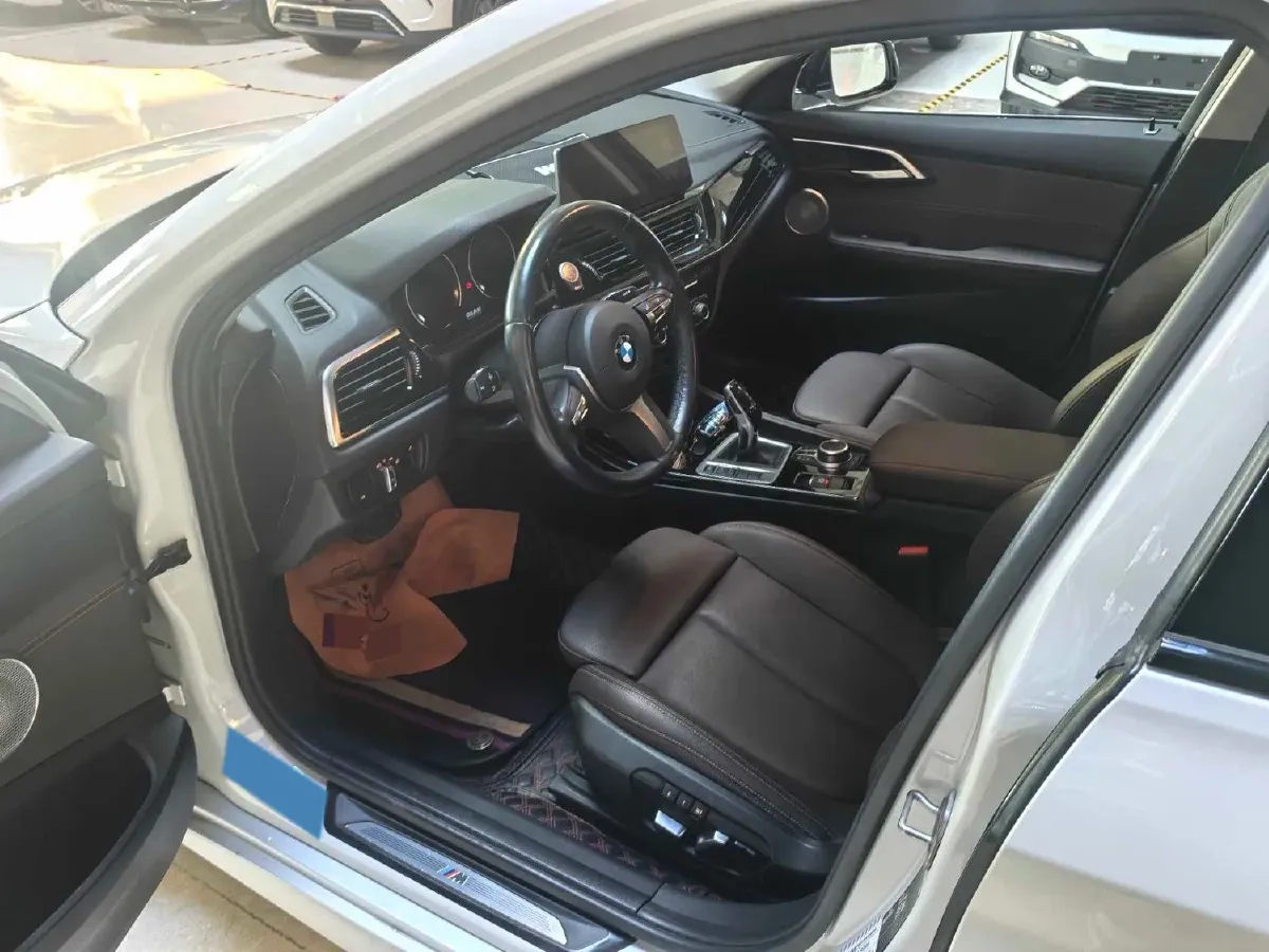 2022 BMW 1 Series 1.5T 140HP L3 7DCT,autocango,china used car exporter,china ev exporter,chinese used car exporter,chinese used ev exporter