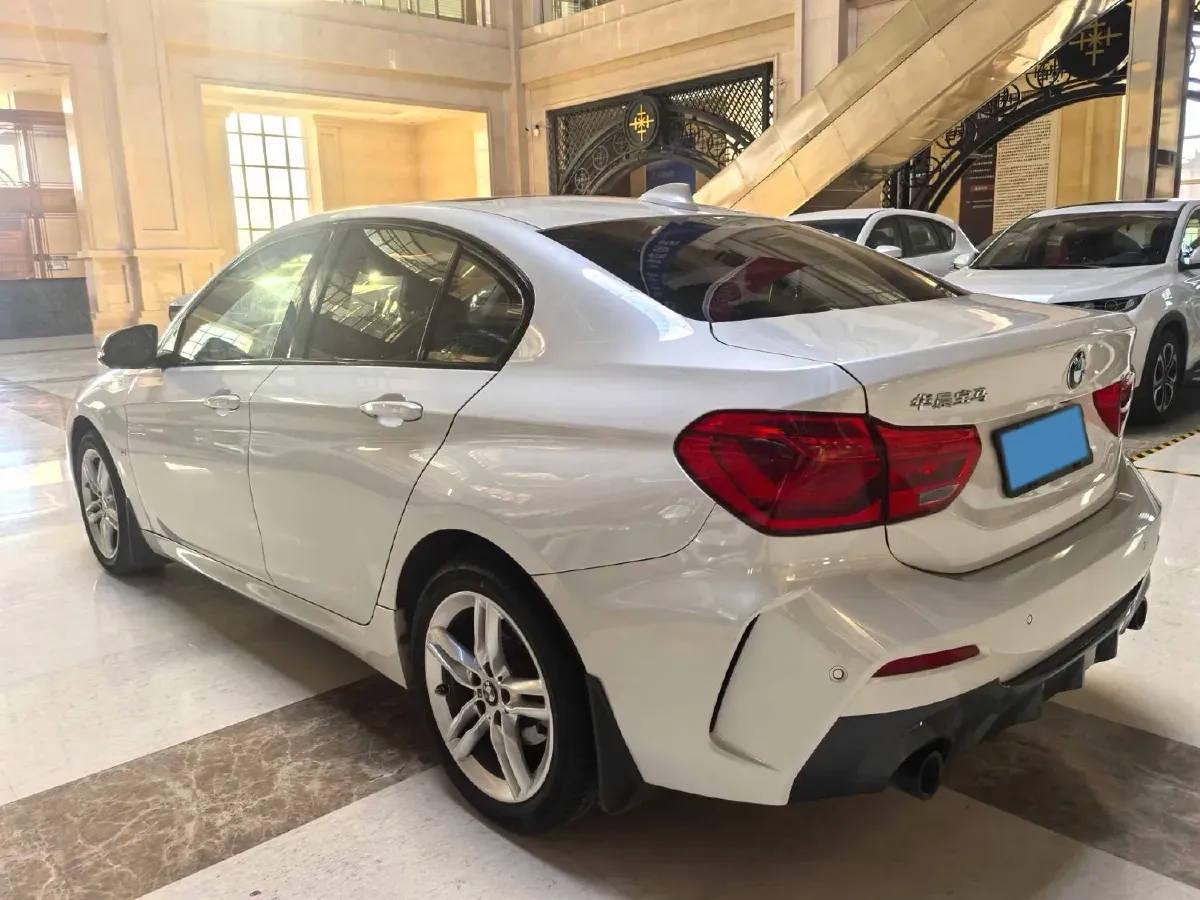 2022 BMW 1 Series 1.5T 140HP L3 7DCT,autocango,china used car exporter,china ev exporter,chinese used car exporter,chinese used ev exporter