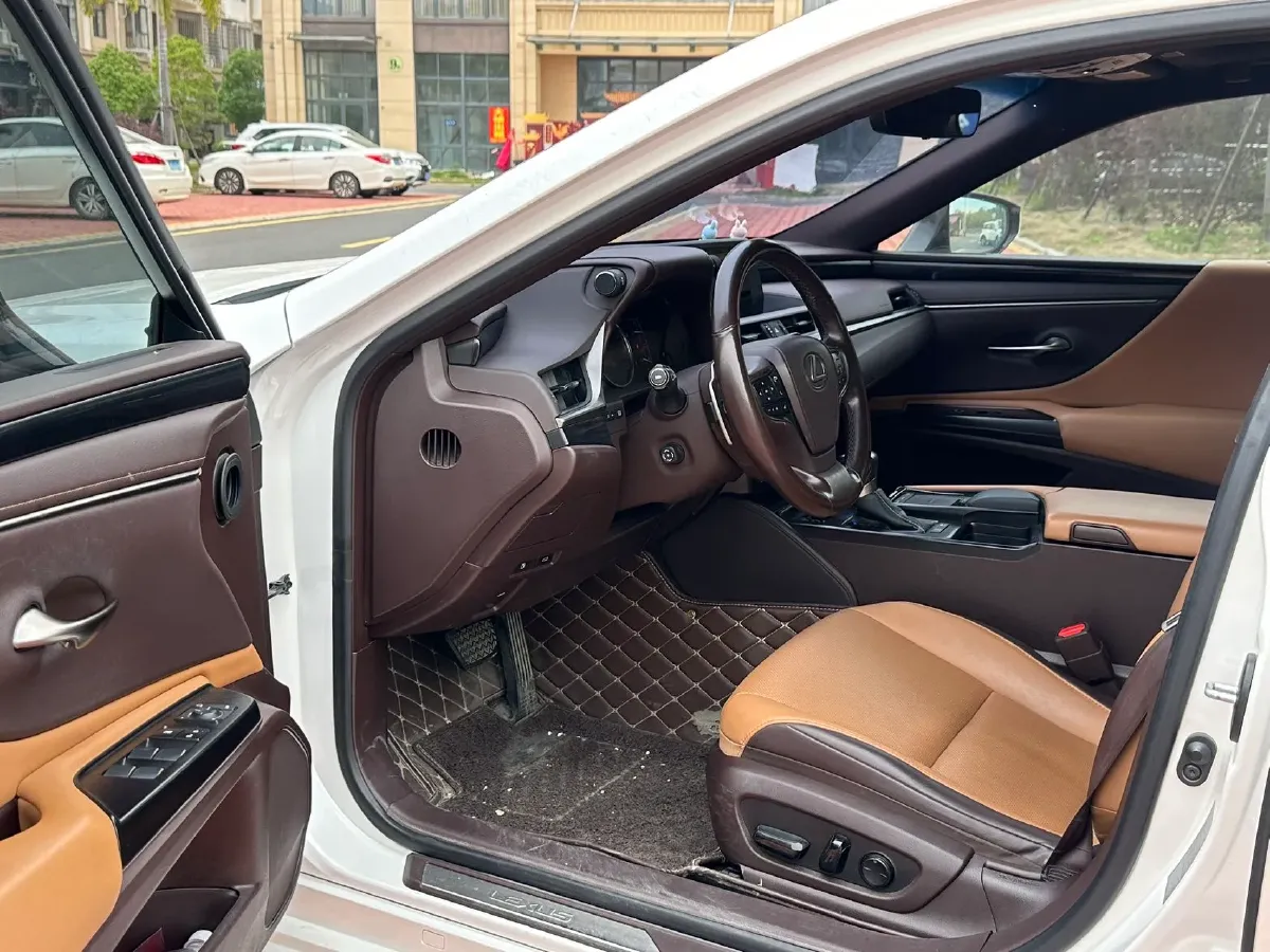 2020 Lexus ES 2.5L 178HP L4 E-CVT Hybrid,autocango,china used car exporter,china ev exporter,chinese used car exporter,chinese used ev exporter