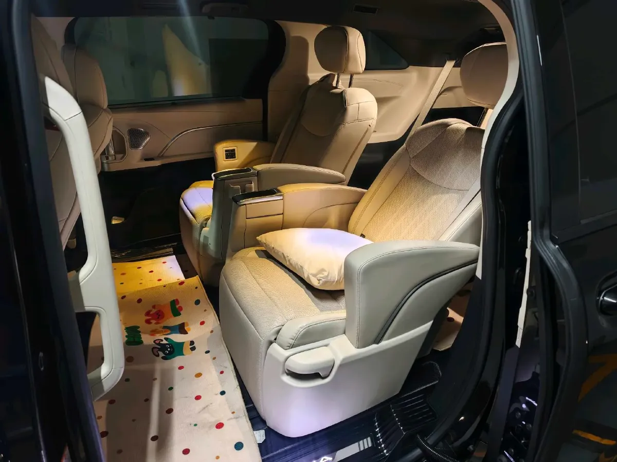 2024 Toyota Sienna 2.5L 189HP L4 E-CVT Hybrid,autocango,china used car exporter,china ev exporter,chinese used car exporter,chinese used ev exporter