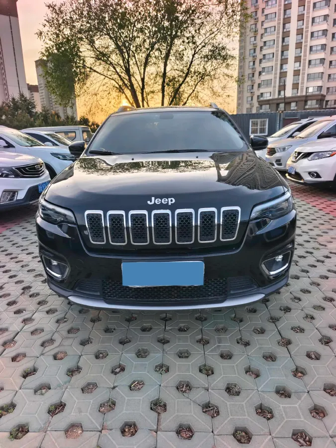 2019 Jeep Cherokee 2.0T 234HP L4 9AT,autocango,china used car exporter,china ev exporter,chinese used car exporter,chinese used ev exporter