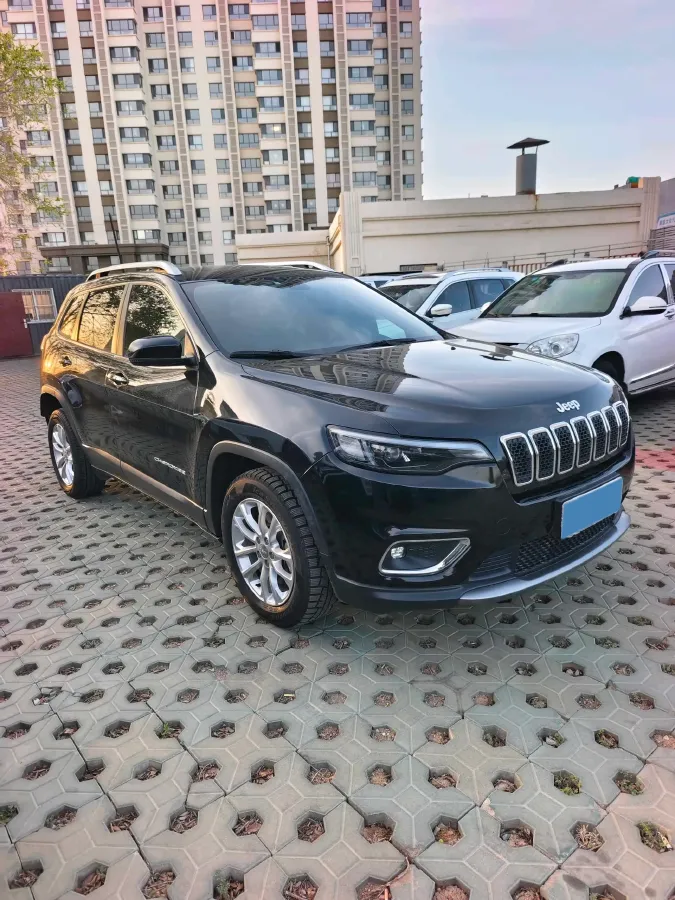 2019 Jeep Cherokee 2.0T 234HP L4 9AT,autocango,china used car exporter,china ev exporter,chinese used car exporter,chinese used ev exporter