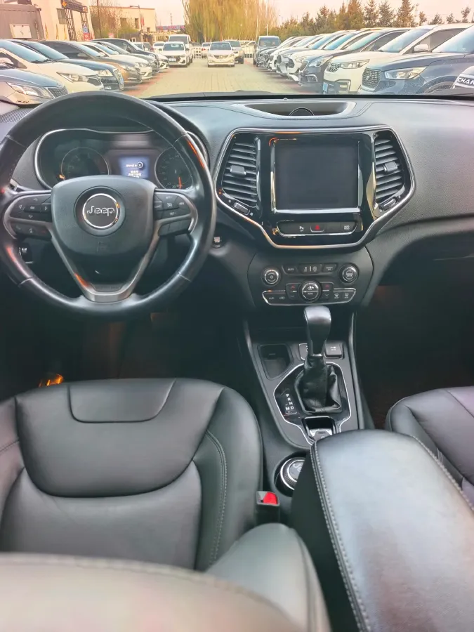 2019 Jeep Cherokee 2.0T 234HP L4 9AT,autocango,china used car exporter,china ev exporter,chinese used car exporter,chinese used ev exporter