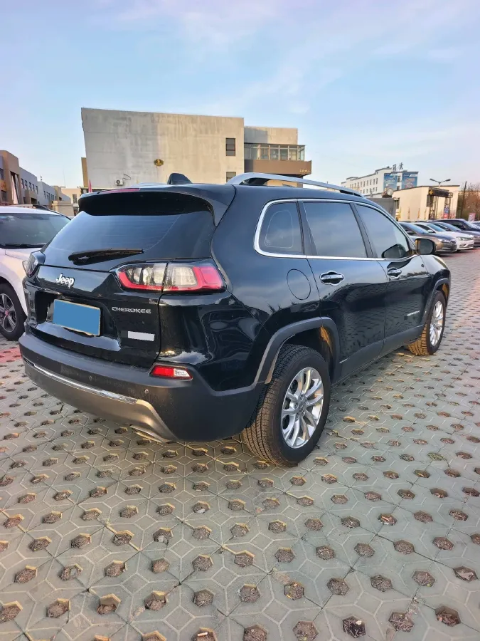 2019 Jeep Cherokee 2.0T 234HP L4 9AT,autocango,china used car exporter,china ev exporter,chinese used car exporter,chinese used ev exporter