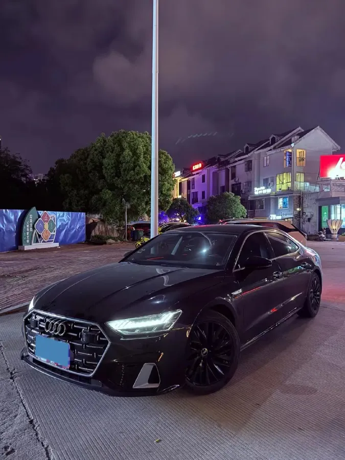 2024 Audi A7L 2.0T 245HP L4 7DCT,autocango,china used car exporter,china ev exporter,chinese used car exporter,chinese used ev exporter