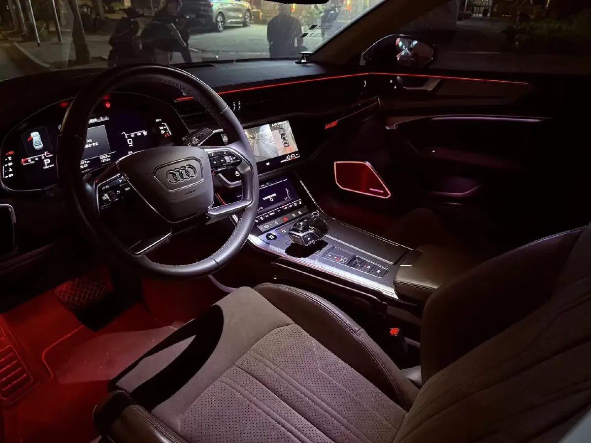 2024 Audi A7L 2.0T 245HP L4 7DCT,autocango,china used car exporter,china ev exporter,chinese used car exporter,chinese used ev exporter