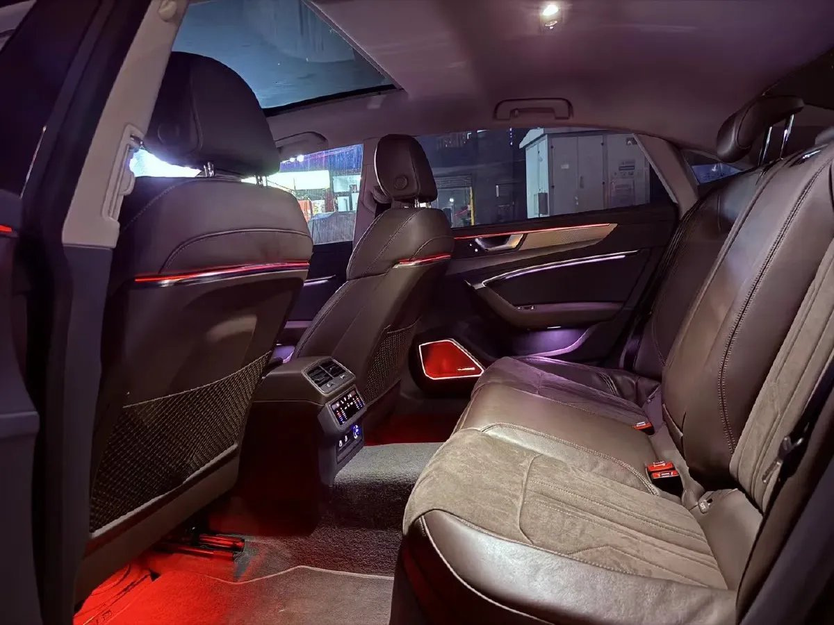 2024 Audi A7L 2.0T 245HP L4 7DCT,autocango,china used car exporter,china ev exporter,chinese used car exporter,chinese used ev exporter