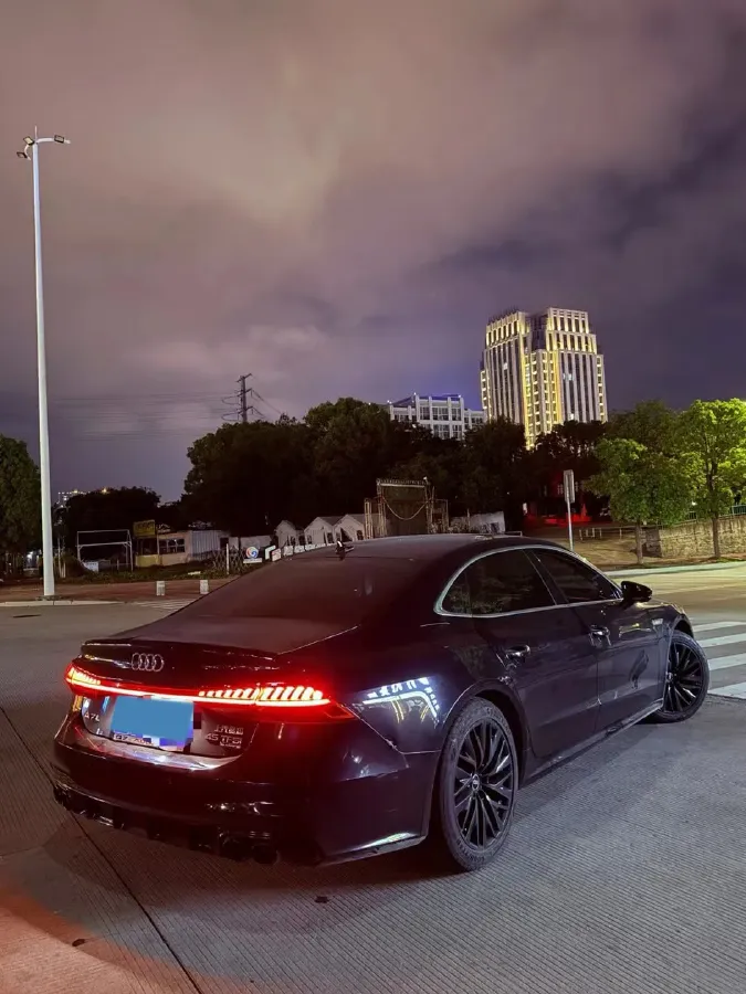 2024 Audi A7L 2.0T 245HP L4 7DCT,autocango,china used car exporter,china ev exporter,chinese used car exporter,chinese used ev exporter