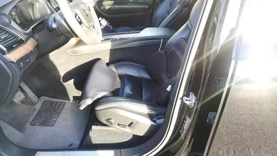 2019 Volvo XC90 2.0T 320HP L4 8AT,autocango,china used car exporter,china ev exporter,chinese used car exporter,chinese used ev exporter