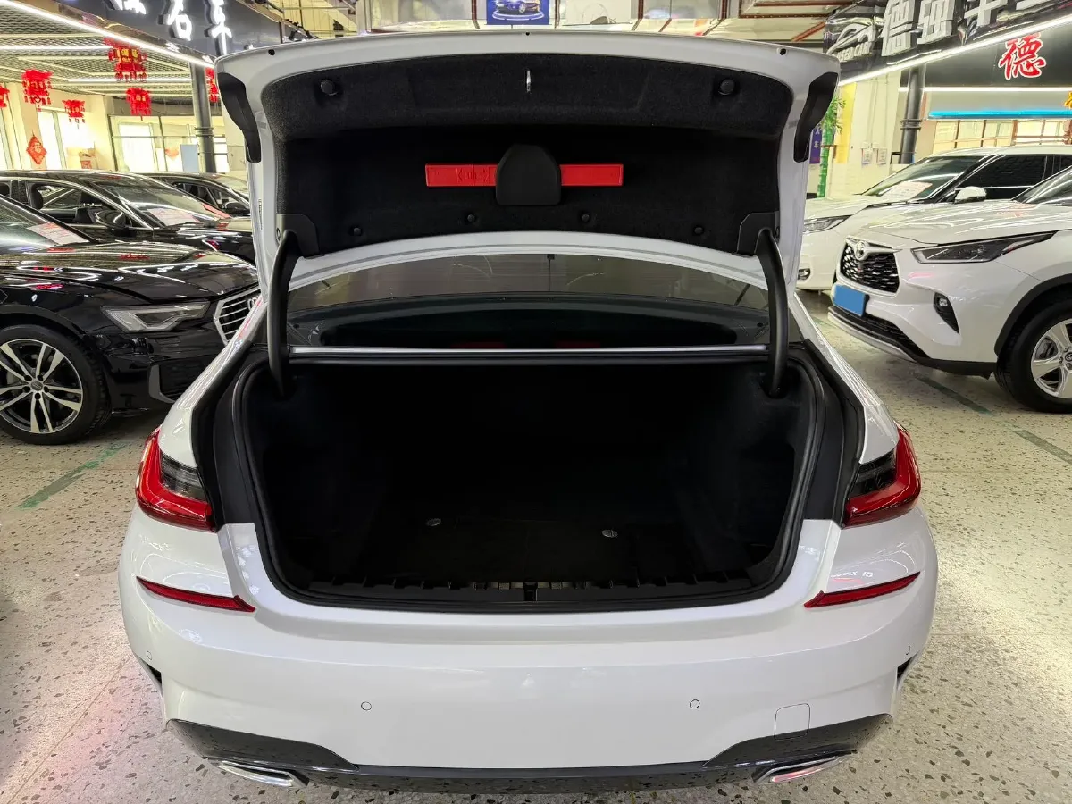 2022 BMW 3 Series 2.0T 156HP L4 8AT,autocango,china used car exporter,china ev exporter,chinese used car exporter,chinese used ev exporter