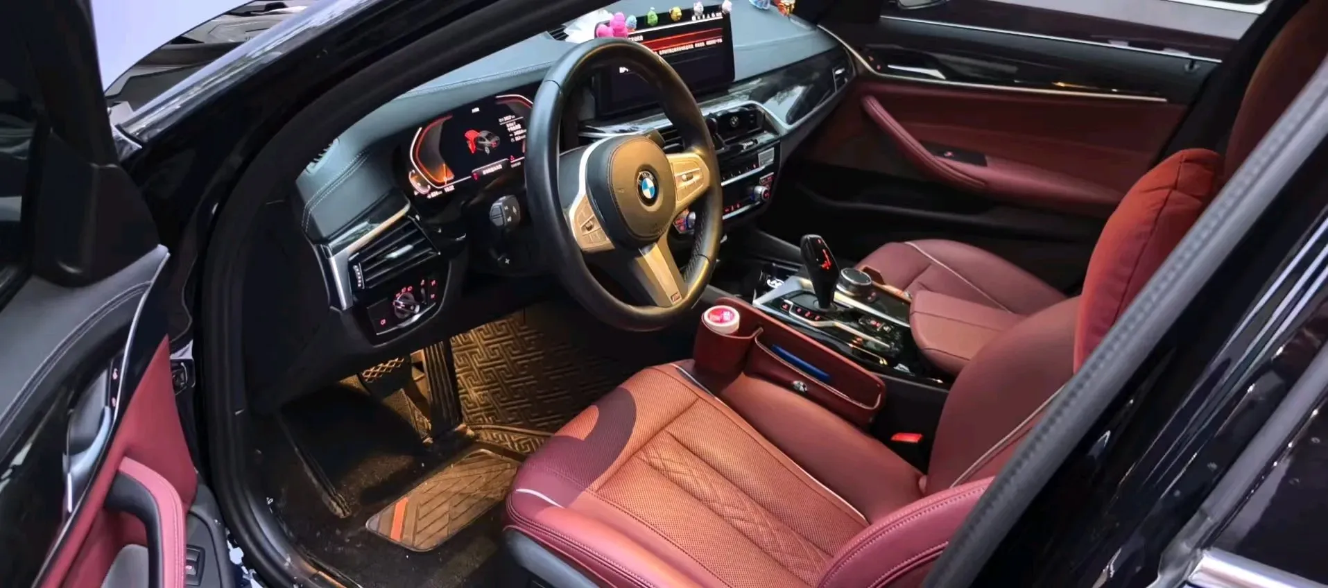 2022 BMW 5 Series 2.0T 184HP L4 8AT,autocango,china used car exporter,china ev exporter,chinese used car exporter,chinese used ev exporter