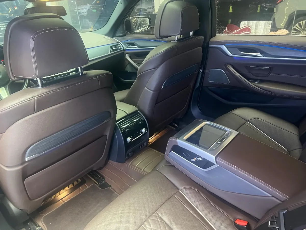 2022 BMW 5 Series 2.0T 252HP L4 8AT,autocango,china used car exporter,china ev exporter,chinese used car exporter,chinese used ev exporter