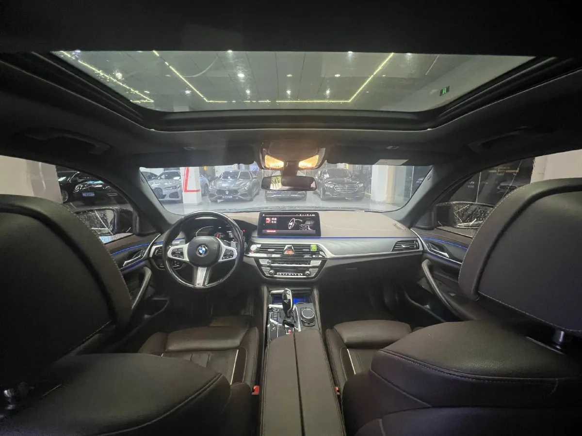 2022 BMW 5 Series 2.0T 252HP L4 8AT,autocango,china used car exporter,china ev exporter,chinese used car exporter,chinese used ev exporter