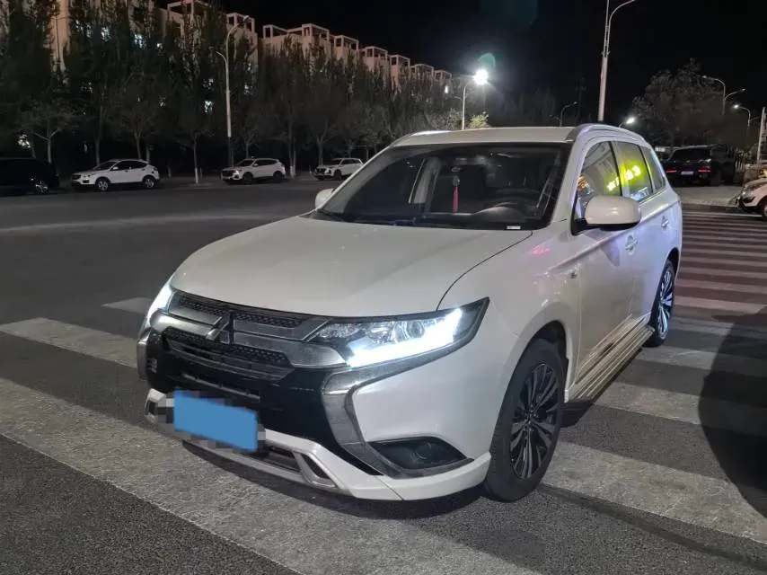 2021 Mitsubishi Outlander 2.0L 166HP L4 CVT,autocango,china used car exporter,china ev exporter,chinese used car exporter,chinese used ev exporter