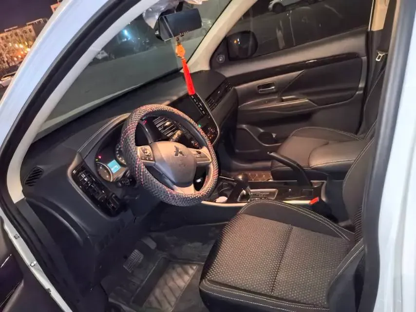 2021 Mitsubishi Outlander 2.0L 166HP L4 CVT,autocango,china used car exporter,china ev exporter,chinese used car exporter,chinese used ev exporter