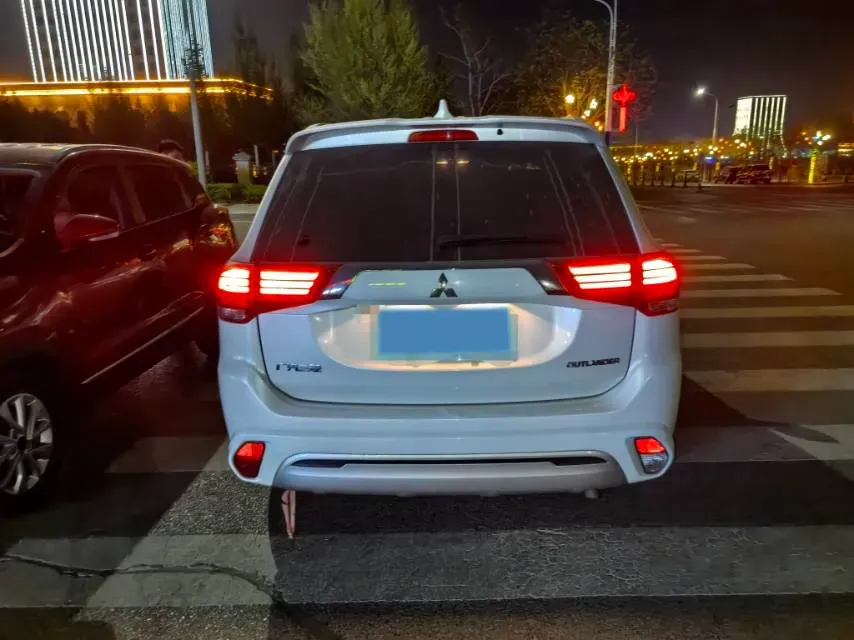 2021 Mitsubishi Outlander 2.0L 166HP L4 CVT,autocango,china used car exporter,china ev exporter,chinese used car exporter,chinese used ev exporter