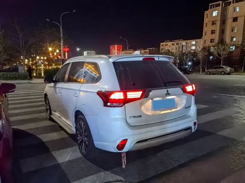 2021 Mitsubishi Outlander 2.0L 166HP L4 CVT,autocango,china used car exporter,china ev exporter,chinese used car exporter,chinese used ev exporter