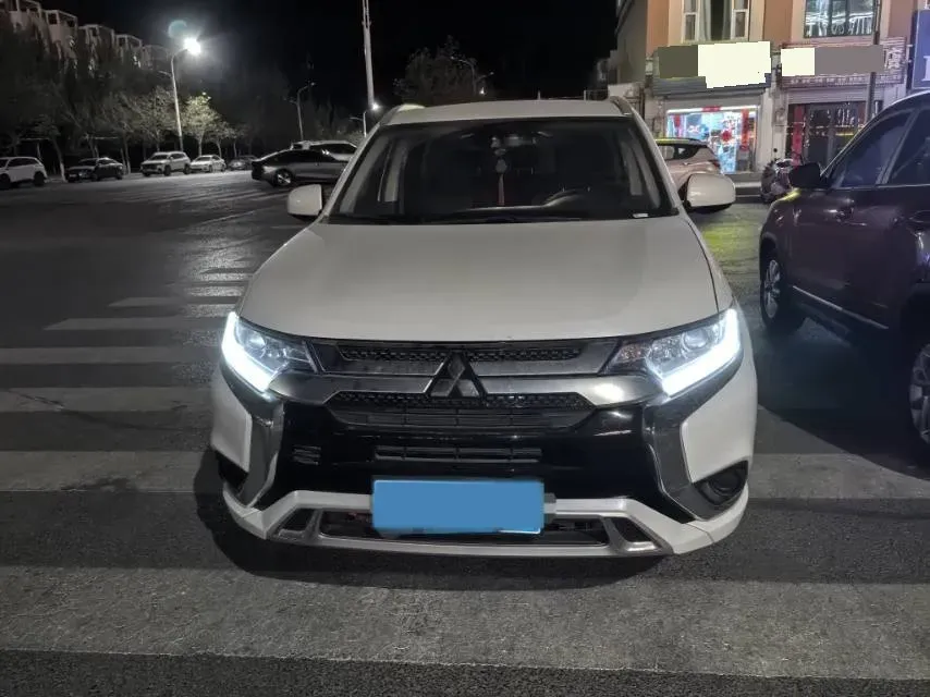 2021 Mitsubishi Outlander 2.0L 166HP L4 CVT,autocango,china used car exporter,china ev exporter,chinese used car exporter,chinese used ev exporter