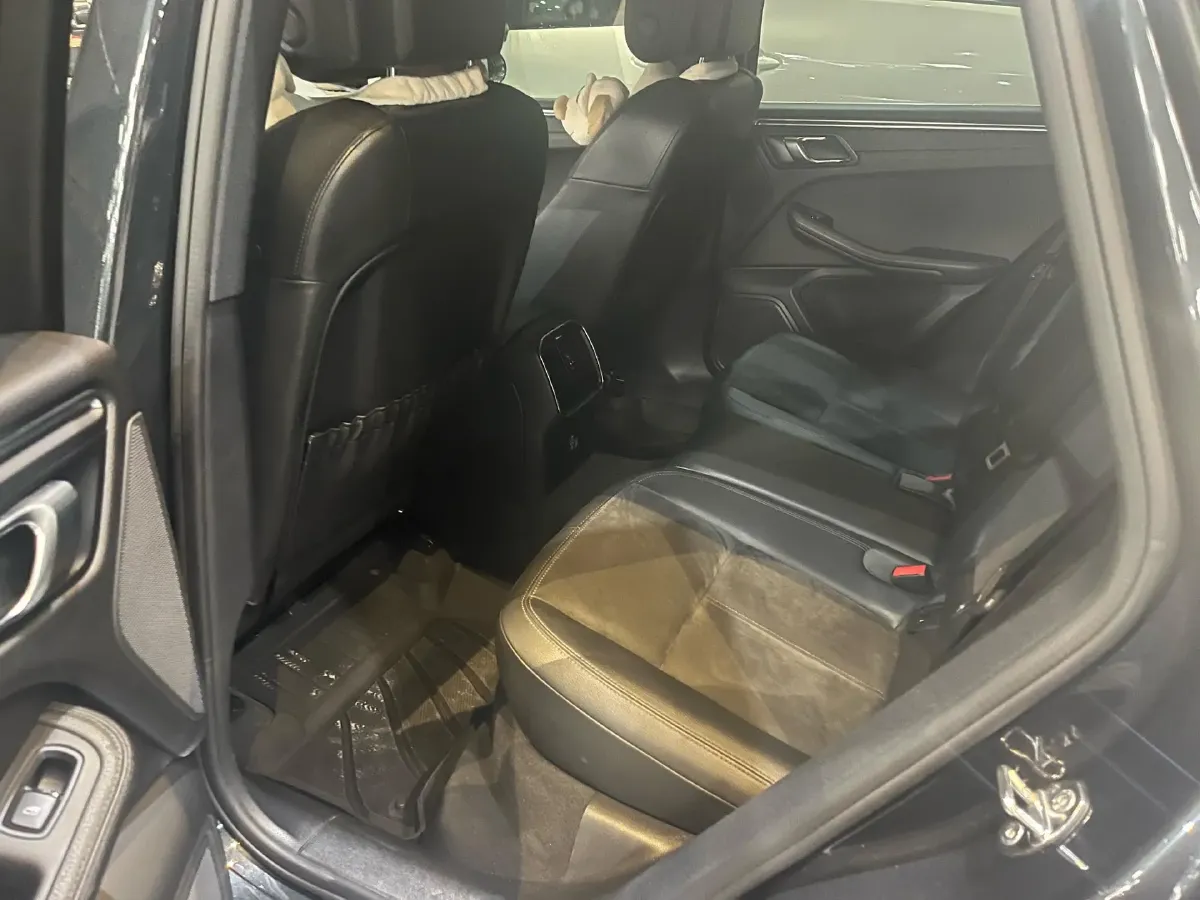 2018 Porsche Macan 2.0T 252HP L4 7DCT,autocango,china used car exporter,china ev exporter,chinese used car exporter,chinese used ev exporter