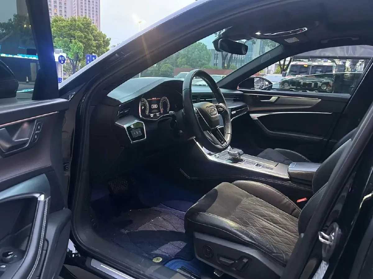 2022 Audi A6L 3.0T 340HP V6 7DCT,autocango,china used car exporter,china ev exporter,chinese used car exporter,chinese used ev exporter