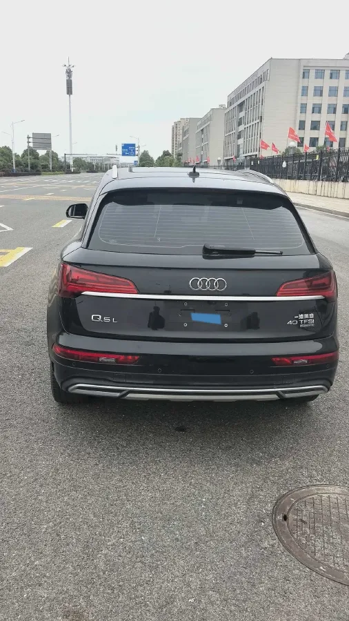 2022 Audi Q5L 2.0T 190HP L4 7DCT,autocango,china used car exporter,china ev exporter,chinese used car exporter,chinese used ev exporter