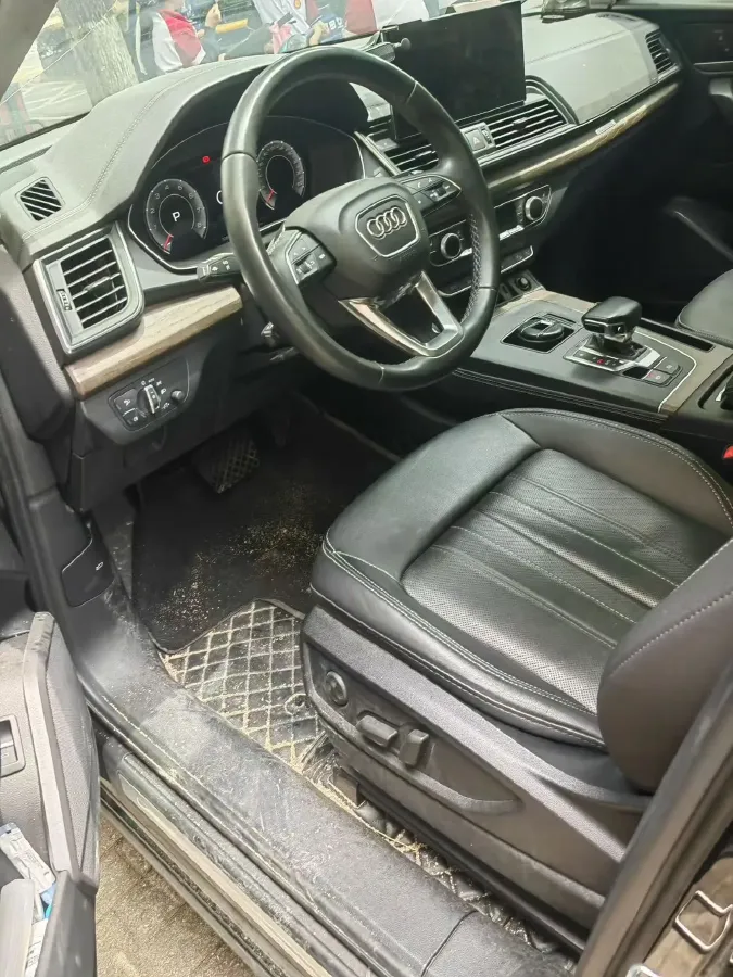 2022 Audi Q5L 2.0T 190HP L4 7DCT,autocango,china used car exporter,china ev exporter,chinese used car exporter,chinese used ev exporter