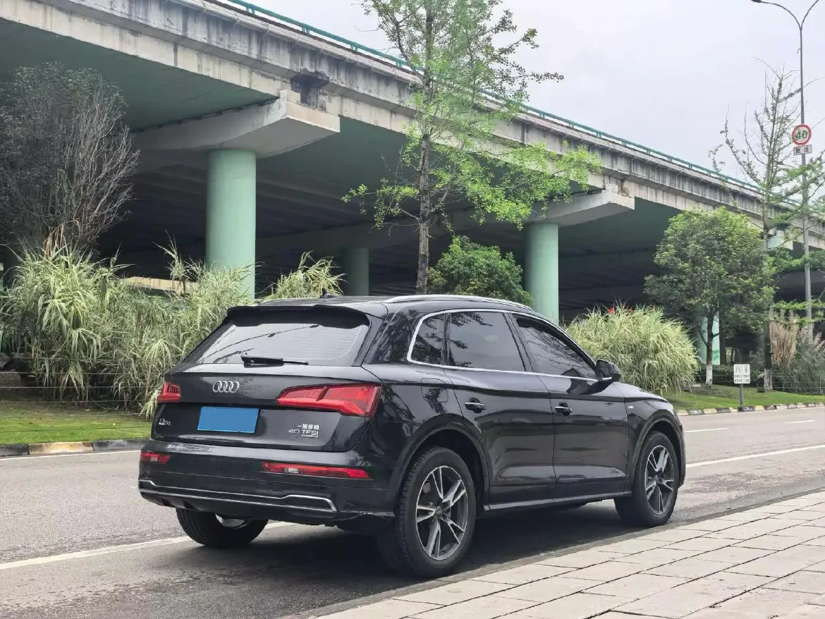 2020 Audi Q5L 2.0T 190HP L4 7DCT,autocango,china used car exporter,china ev exporter,chinese used car exporter,chinese used ev exporter