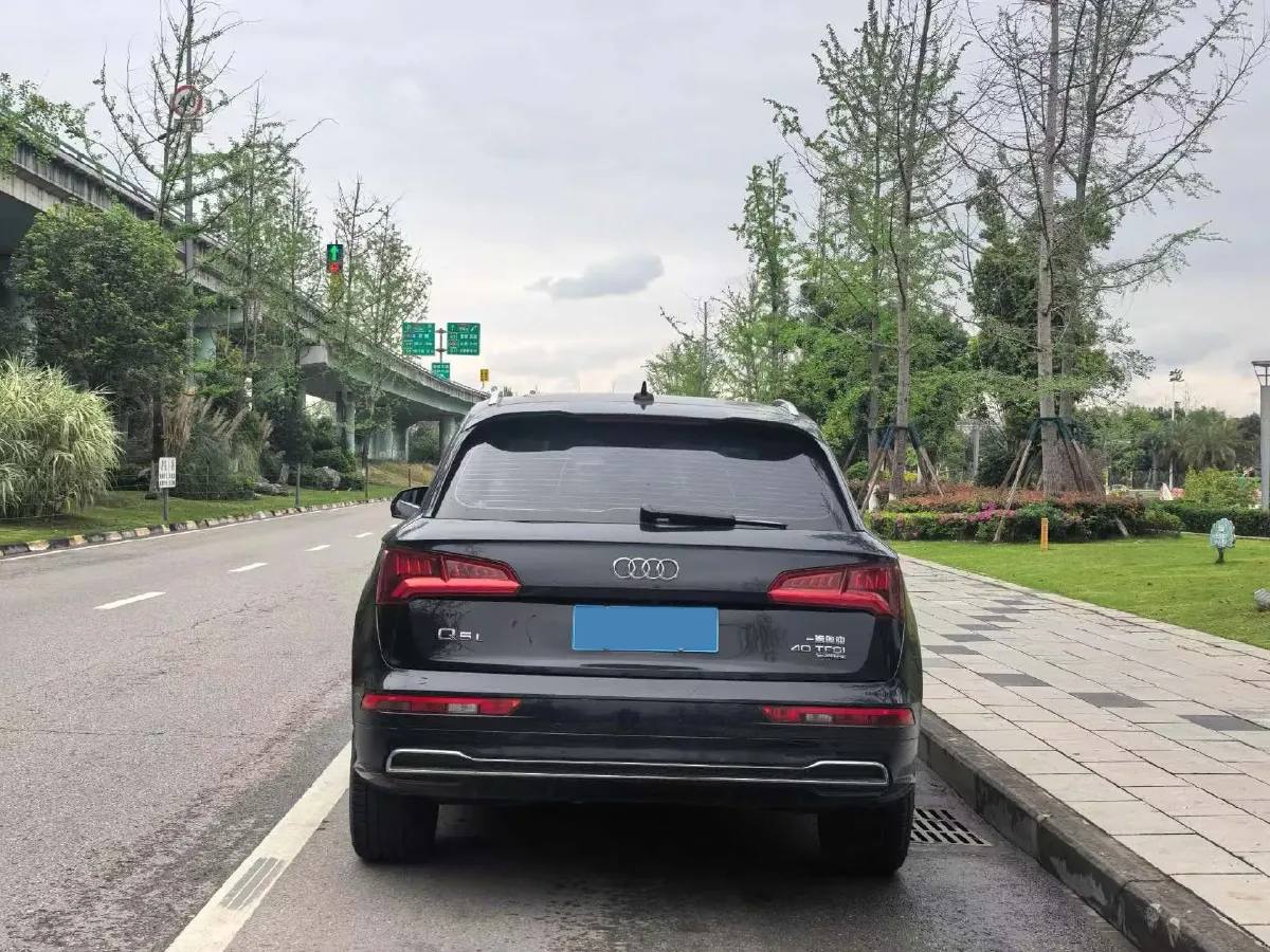 2020 Audi Q5L 2.0T 190HP L4 7DCT,autocango,china used car exporter,china ev exporter,chinese used car exporter,chinese used ev exporter