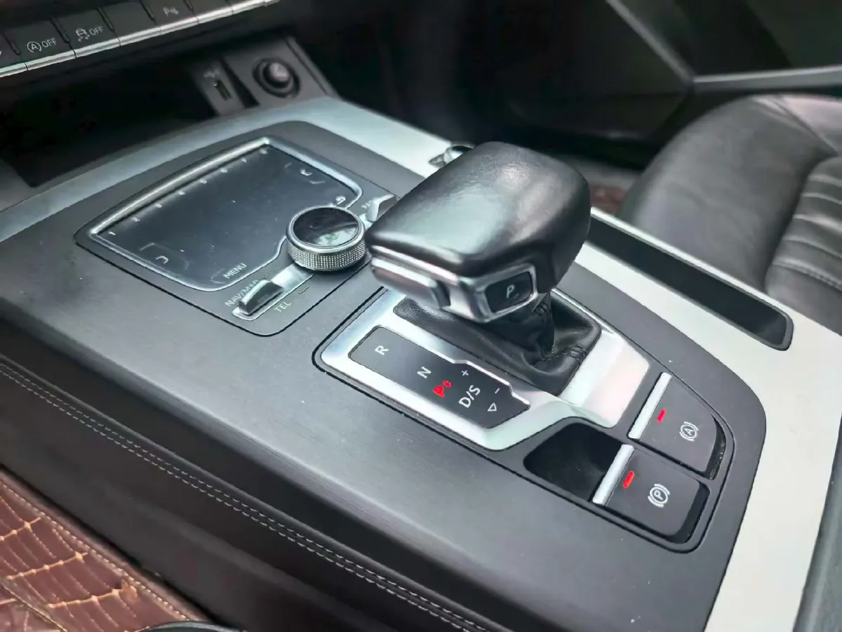 2020 Audi Q5L 2.0T 190HP L4 7DCT,autocango,china used car exporter,china ev exporter,chinese used car exporter,chinese used ev exporter