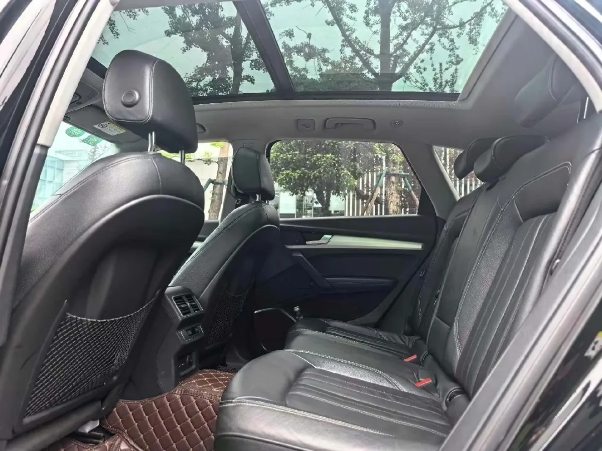 2020 Audi Q5L 2.0T 190HP L4 7DCT,autocango,china used car exporter,china ev exporter,chinese used car exporter,chinese used ev exporter