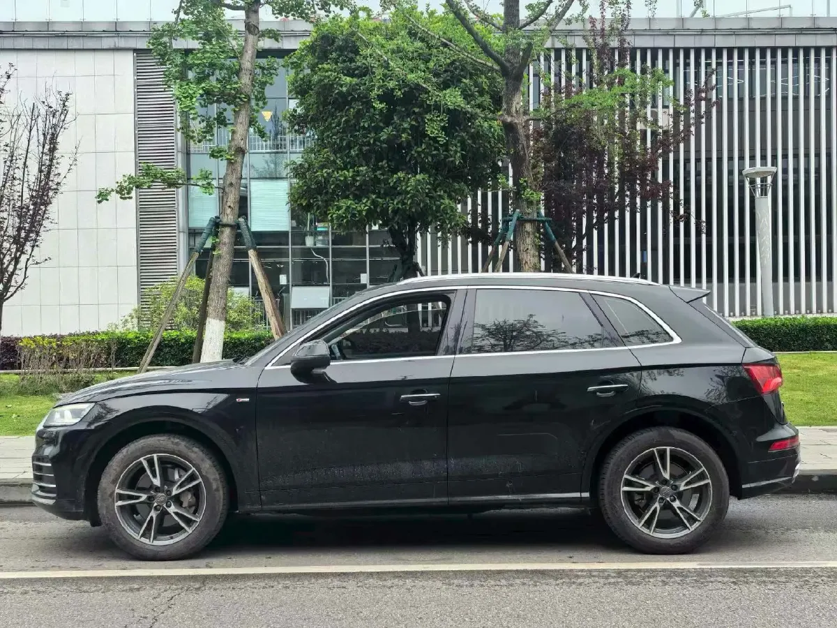 2020 Audi Q5L 2.0T 190HP L4 7DCT,autocango,china used car exporter,china ev exporter,chinese used car exporter,chinese used ev exporter