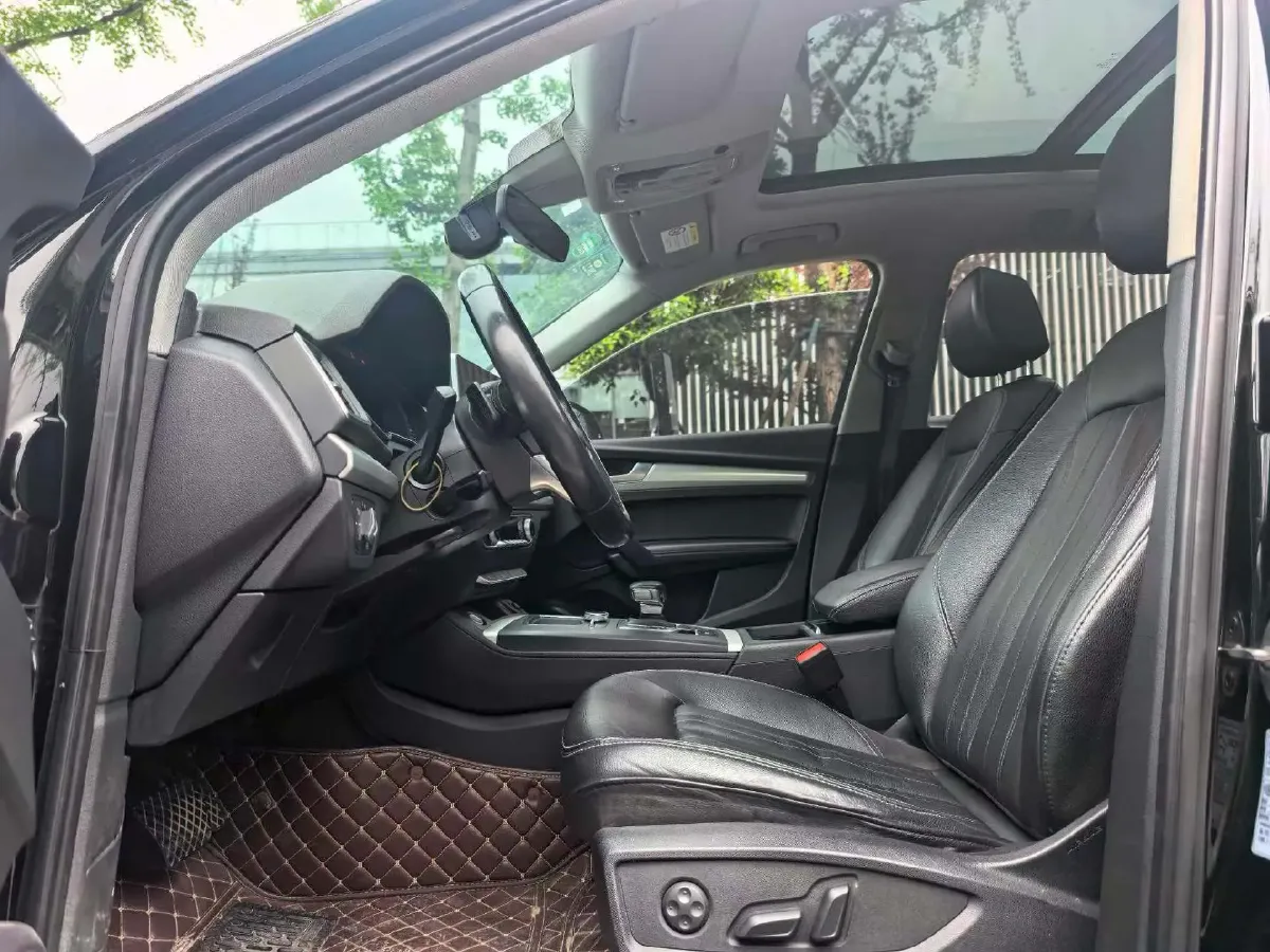 2020 Audi Q5L 2.0T 190HP L4 7DCT,autocango,china used car exporter,china ev exporter,chinese used car exporter,chinese used ev exporter