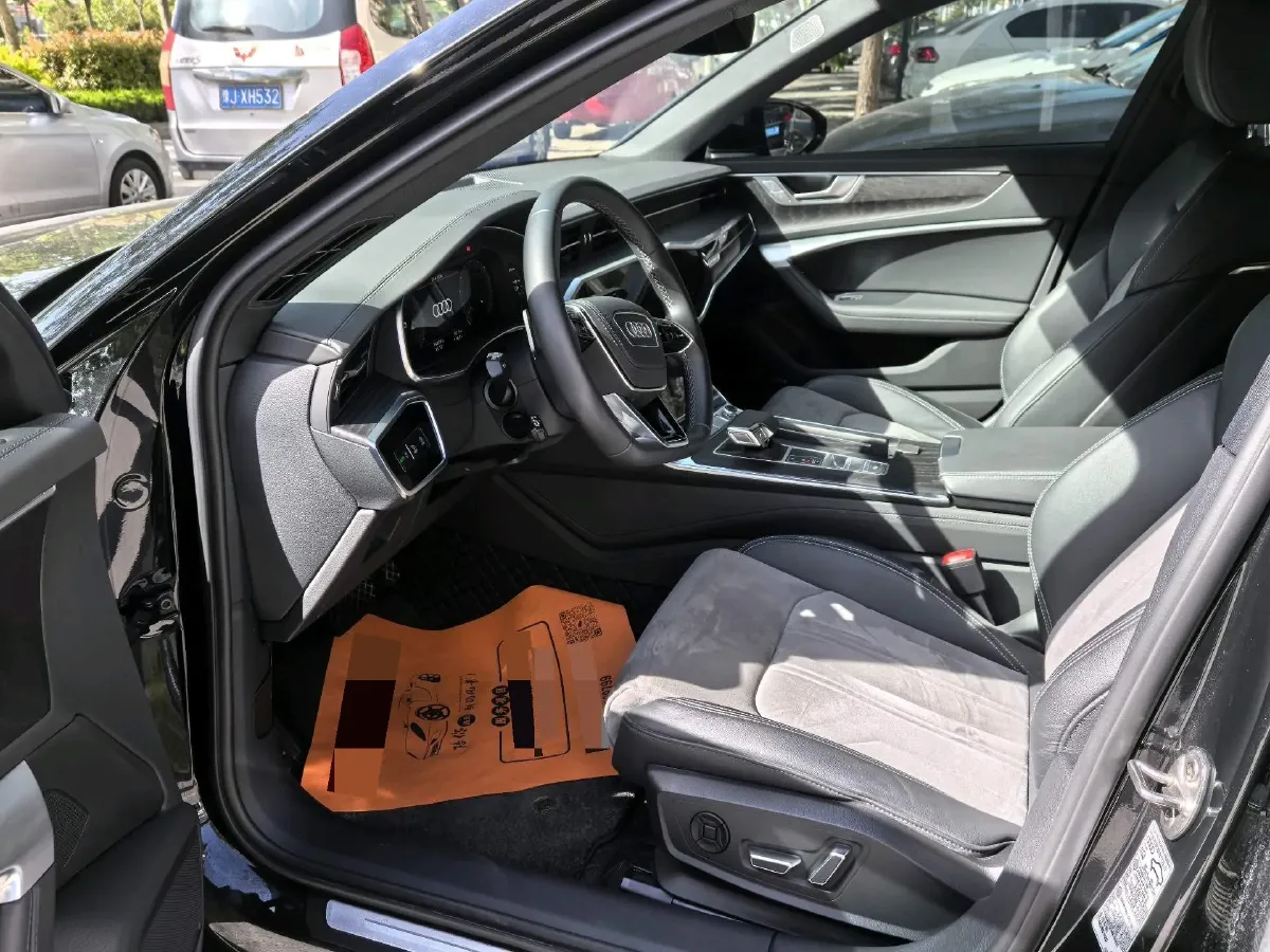2024 Audi A6L 2.0T 245HP L4 7DCT,autocango,china used car exporter,china ev exporter,chinese used car exporter,chinese used ev exporter