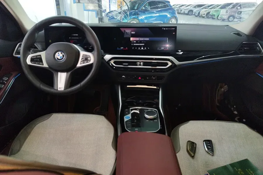 2025 BMW i3 BEV 70KWH,autocango,china used car exporter,china ev exporter,chinese used car exporter,chinese used ev exporter