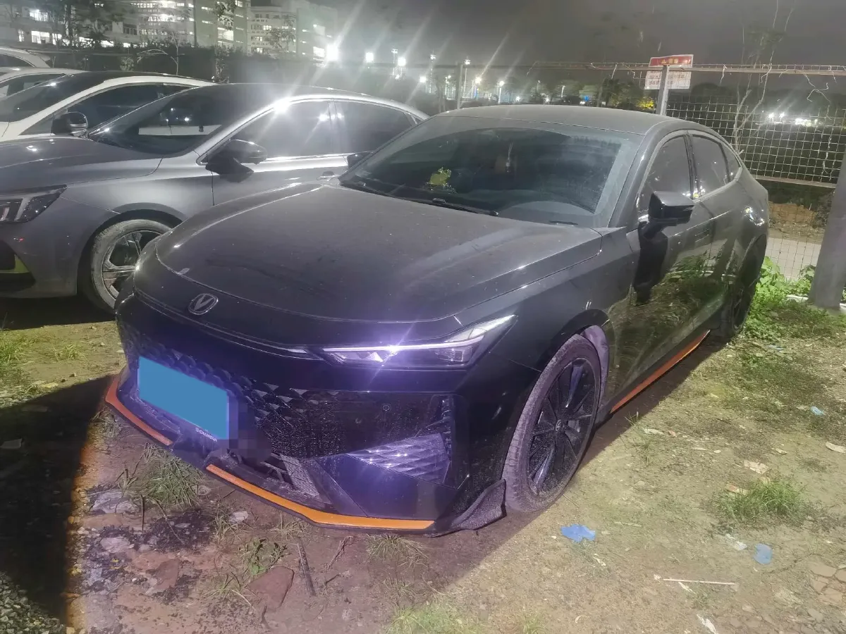 2025 ChangAn UNI-V 1.5T 192HP L4 7DCT,autocango,china used car exporter,china ev exporter,chinese used car exporter,chinese used ev exporter