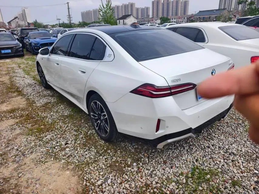 2024 BMW 5 Series 2.0T 258HP L4 8AT,autocango,china used car exporter,china ev exporter,chinese used car exporter,chinese used ev exporter