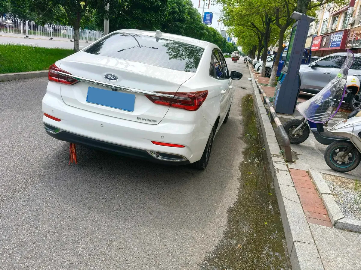 2021 Ford Escort 1.5L 122HP L3 6AT,autocango,china used car exporter,china ev exporter,chinese used car exporter,chinese used ev exporter