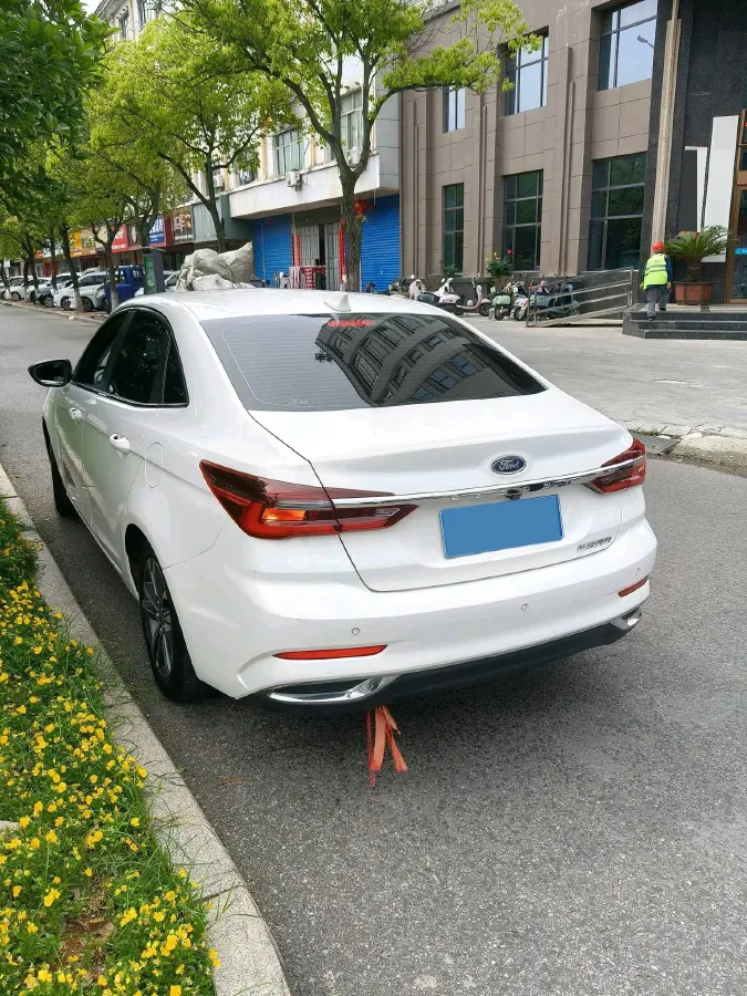 2021 Ford Escort 1.5L 122HP L3 6AT,autocango,china used car exporter,china ev exporter,chinese used car exporter,chinese used ev exporter