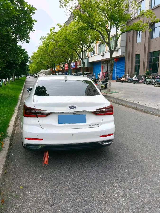 2021 Ford Escort 1.5L 122HP L3 6AT,autocango,china used car exporter,china ev exporter,chinese used car exporter,chinese used ev exporter