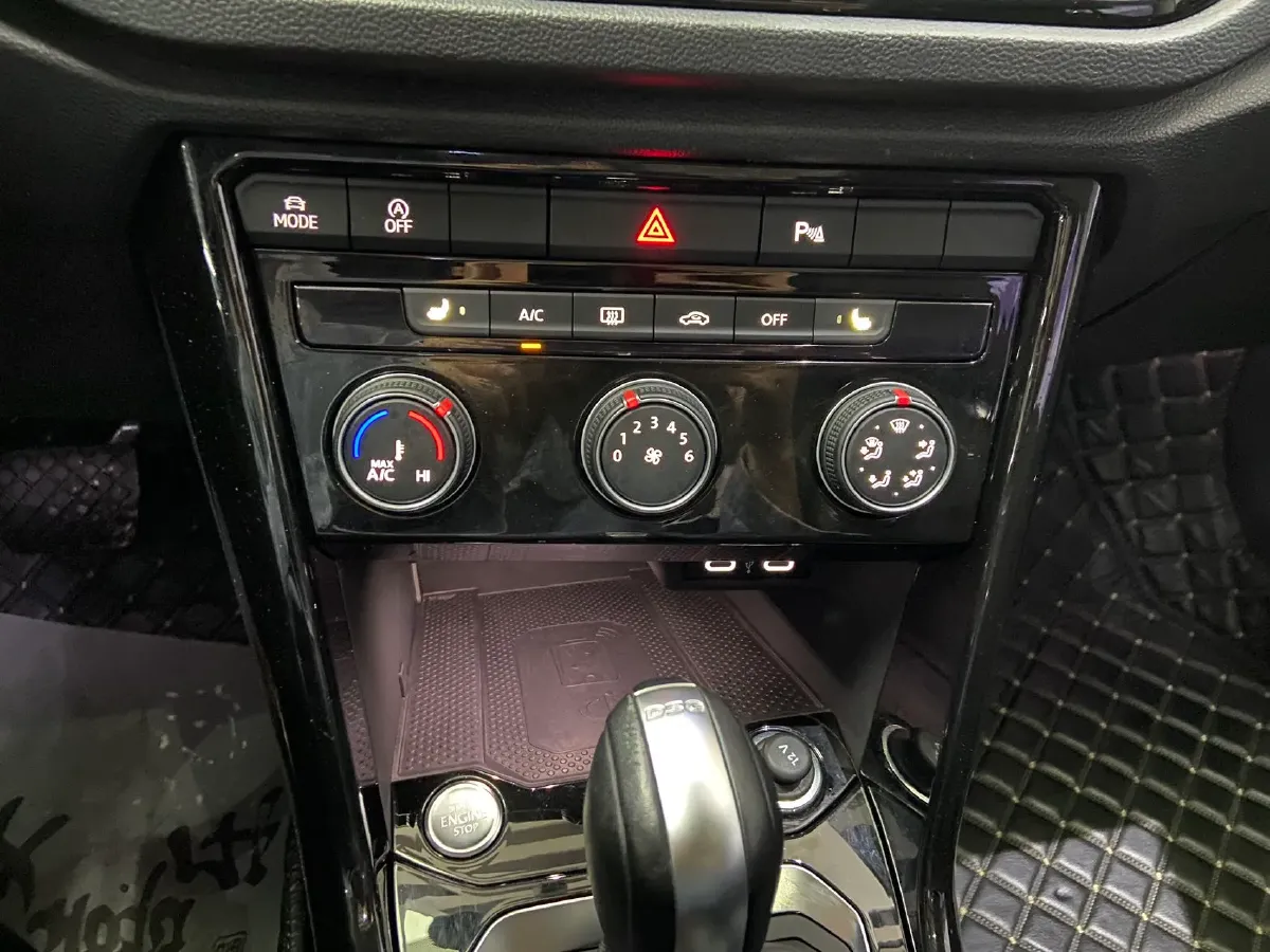 2022 Volkswagen T-Roc 1.4T 150HP L4 7DCT,autocango,china used car exporter,china ev exporter,chinese used car exporter,chinese used ev exporter