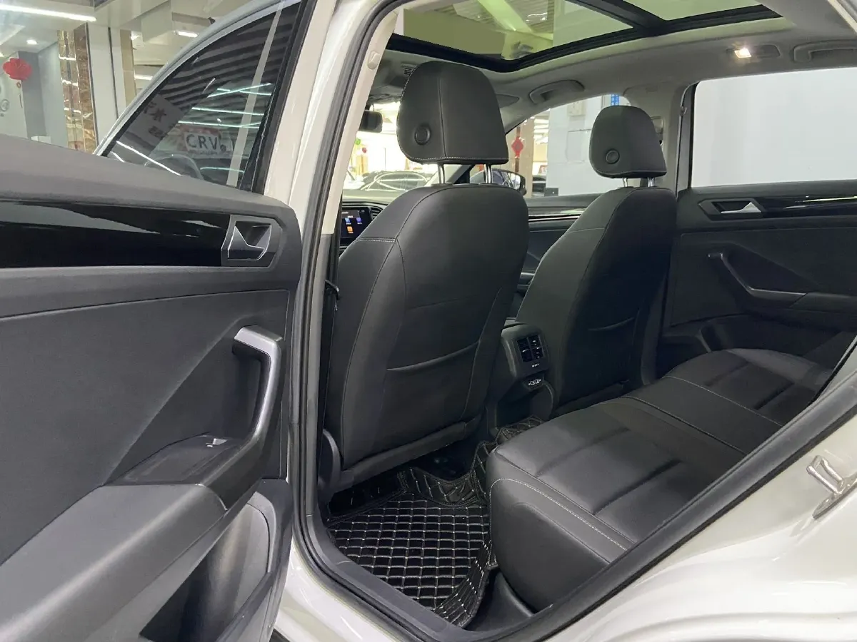 2022 Volkswagen T-Roc 1.4T 150HP L4 7DCT,autocango,china used car exporter,china ev exporter,chinese used car exporter,chinese used ev exporter